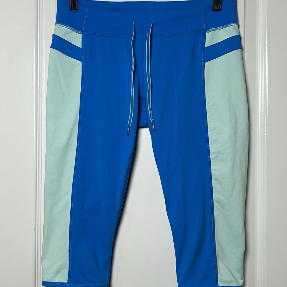 Lululemon Beach Blanket Blue / Aquamarine Low Rise Heat It Up Crop Yoga Tights
